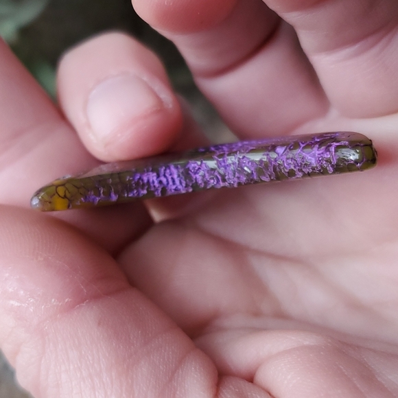 New Dragon Veins Agate Crescent Moon Pendant. - Picture 6 of 11